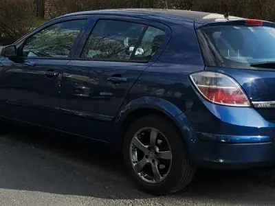 Gebraucht Opel Astra 105 PS (77 kW) 2005 Blau Limousine