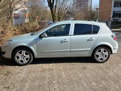 Gebraucht Opel Astra 90 PS (66 kW) 2009 Blau Kleinwagen