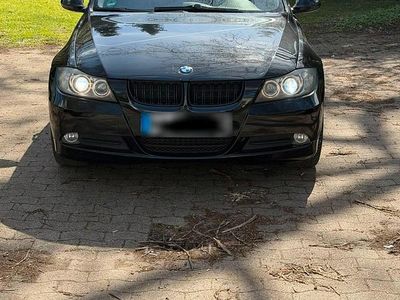 Gebraucht BMW 320 177 PS (130 kW) 2008 Schwarz Kombi