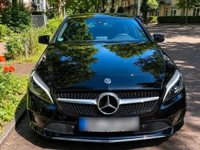 Gebraucht Mercedes A180 122 PS (89 kW) 2018 Schwarz Limousine