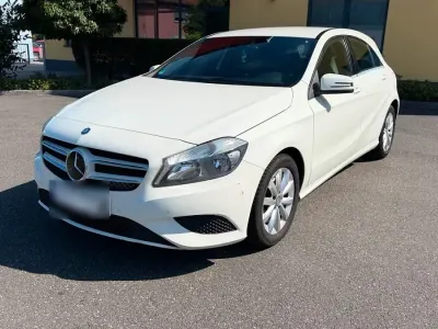 Gebraucht Mercedes A180 122 PS (89 kW) 2013 Weiß Kleinwagen