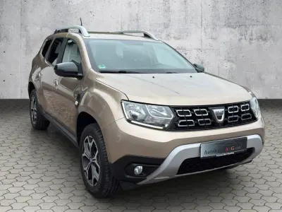 Gebraucht Dacia Duster Celebration 150 PS (110 kW) 2020 Braun SUV