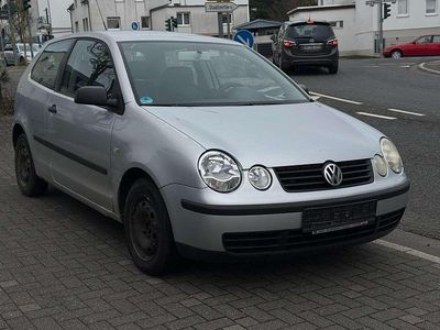 Gebraucht VW Polo Trendline 64 PS (47 kW) 2003 Silber Limousine