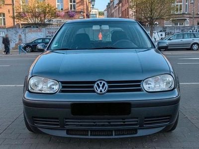 Grau Gebraucht 2002 VW Golf Limousine | 3.500 € (Teuer)