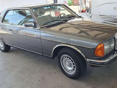 Usata Mercedes 280 185 CV (136 kW) 1981 Grigio Coupé