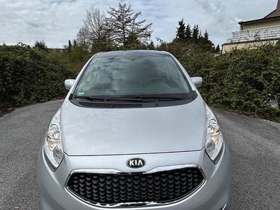 Begagnad Kia Venga DREAM-TEAM Edition 90 HK (66 kW) 2015 Silver Halvkombi