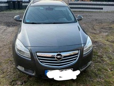 Grau Gebraucht 2010 Opel Insignia Kombi | 4.000 € (Fairer Preis)