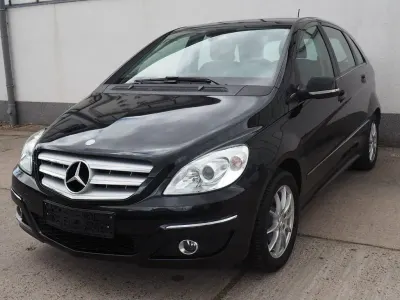 Gebraucht Mercedes B180 116 PS (85 kW) 2011 Schwarz Kleinwagen