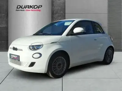 Begagnad Fiat 500e 86 kW (118 HK) 2023 Vit Halvkombi