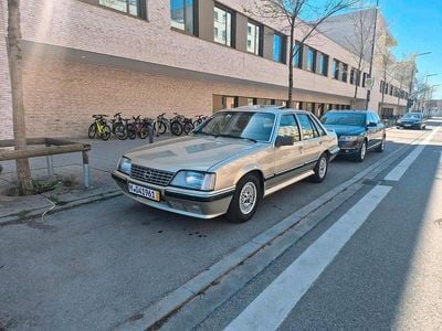 Second-hand Opel Senator 180 CP (132 kW) 1986 Verde Berlinǎ