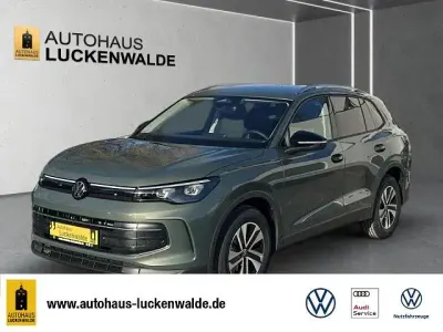 Neu VW Tiguan 150 PS (110 kW) 2026 Grün SUV