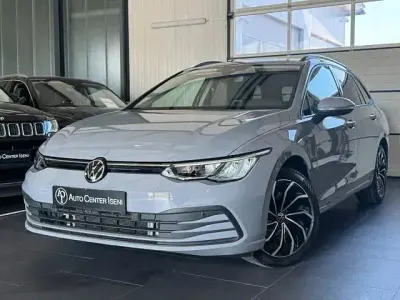 Gebraucht VW Golf VIII Life 150 PS (110 kW) 2021 Mondsteingrau Kombi