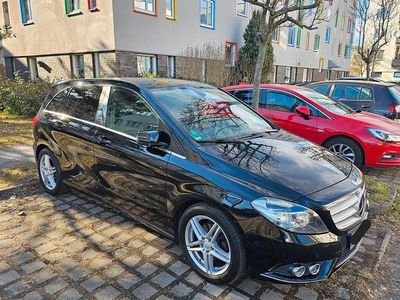 Gebraucht Mercedes B200 136 PS (100 kW) 2012 Schwarz Van / Kleinbus