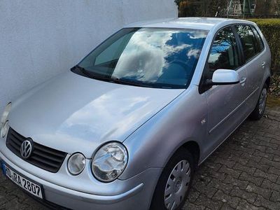 Gebraucht VW Polo Basis 75 PS (55 kW) 2004 Silber Kleinwagen