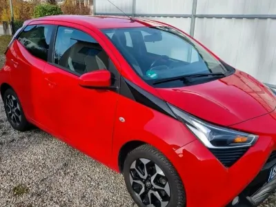 Gebraucht Toyota Aygo X-play 72 PS (52 kW) 2019 Rot Kleinwagen
