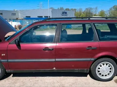 Second-hand VW Passat 75 CP (55 kW) 1995 Roșu Break
