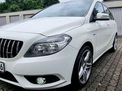 Gebraucht Mercedes B180 122 PS (89 kW) 2011 Weiß Van / Kleinbus
