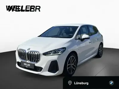 Gebraucht BMW 220 Active Tourer M Sport 163 PS (119 kW) 2025 Alpinweiss iii (weiß) Van / Kleinbus