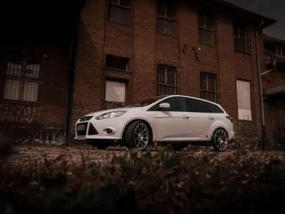 Gebraucht Ford Focus 103 PS (75 kW) 2013 Weiß Kombi