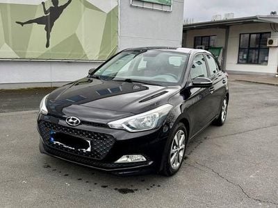 Gebraucht Hyundai i20 YES! Silver 84 PS (61 kW) 2015 Schwarz Limousine
