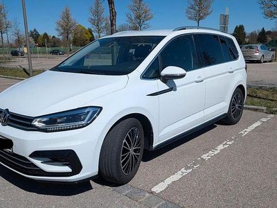 Gebraucht VW Touran Highline 150 PS (110 kW) 2021 Weiß Van / Kleinbus
