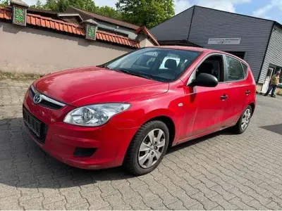 Gebraucht Hyundai i30 109 PS (80 kW) 2008 Shine red Kleinwagen