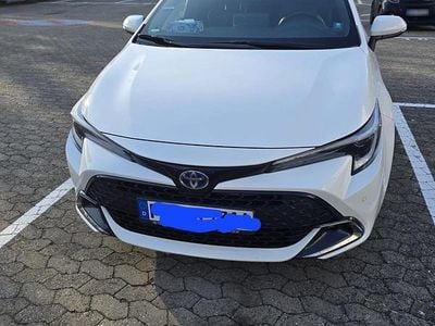 Gebraucht Toyota Corolla Hybrid 98 PS (72 kW) 2024 Weiß Kombi