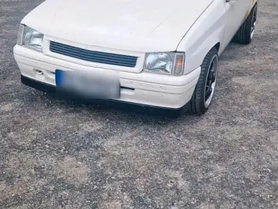 Gebraucht Opel Corsa 154 PS (113 kW) 1988 Weiß Kleinwagen