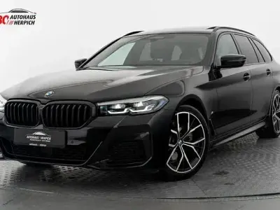 Gebraucht BMW 520 M Sport 190 PS (139 kW) 2022 Saphirschwarz Kombi