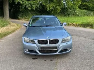 Gebraucht BMW 320 184 PS (135 kW) 2010 Bluewater metallic Kombi