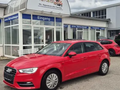 Gebraucht Audi A3 Comfort 125 PS (91 kW) 2015 Rot Limousine
