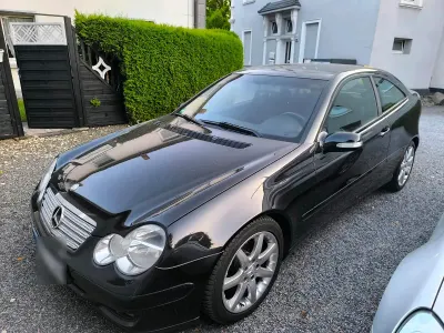 Gebraucht Mercedes CL200 163 PS (119 kW) 2004 Schwarz Coupé