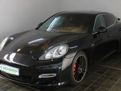 Second-hand Porsche Panamera Turbo 500 CP (367 kW) 2011 Negru Berlinǎ