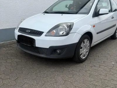 Gebraucht Ford Fiesta 70 PS (51 kW) 2006 Weiß Kleinwagen