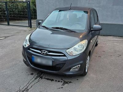 Gebraucht Hyundai i10 70 PS (51 kW) 2011 Grün Kleinwagen