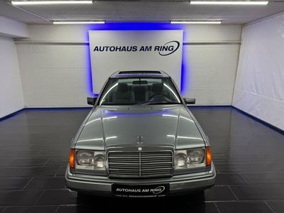 Grau Gebraucht 1990 Mercedes E260 Limousine | 10.999 €