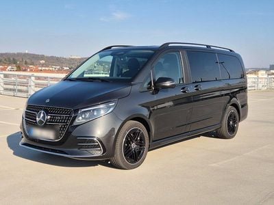 Grau Gebraucht 2025 Mercedes V220 Van / Kleinbus | 64.999 €