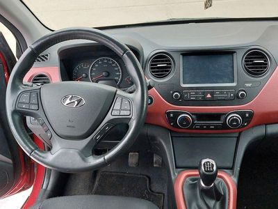 Rot Gebraucht 2017 Hyundai i10 Passion Kleinwagen | 8.900 € (Fairer Preis)