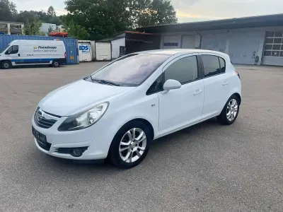 Gebraucht Opel Corsa Sport 80 PS (58 kW) 2009 Casabl/arctic/eisweiss/kaolin Kleinwagen