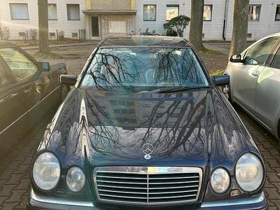 Mercedes E200