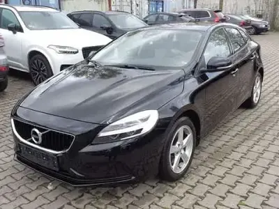 Usata Volvo V40 Momentum 122 CV (89 kW) 2018 Nero Berlina
