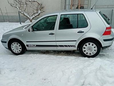 Silber Gebraucht 2002 VW Golf IV Kleinwagen | 300 € (Superpreis)