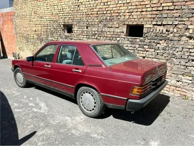 Brugt Mercedes 190 75 HK (55 kW) 1987 Rød Sedan