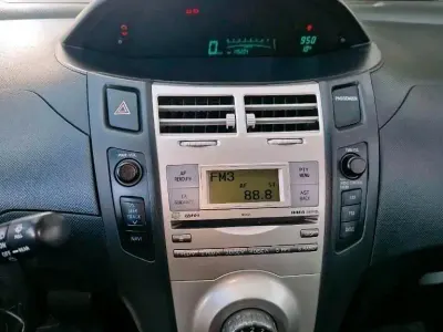 Gebraucht Toyota Yaris 70 PS (51 kW) 2007 Grau Kleinwagen