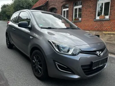Gebraucht Hyundai i20 78 PS (57 kW) 2014 Grau Kleinwagen