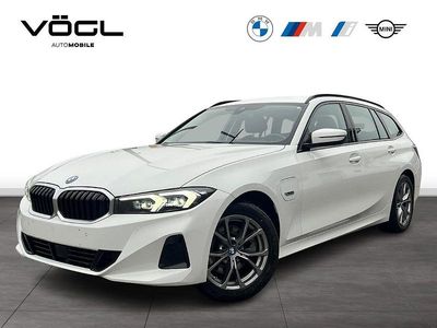 Weiß Gebraucht 2022 BMW 320e Sport Line Kombi | 28.980 € (Fairer Preis)
