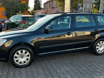 Gebraucht Skoda Octavia Ambition 105 PS (77 kW) 2013 Schwarz Kombi