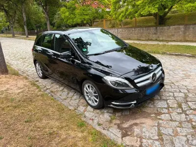 Gebraucht Mercedes B200 156 PS (114 kW) 2012 Schwarz Kleinwagen