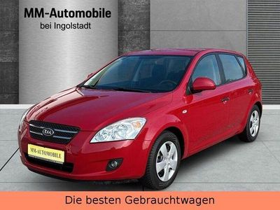 Usado Kia Ceed 109 HP (80 kW) 2009 Vermelho Citadino