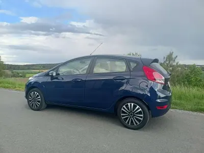 Gebraucht Ford Fiesta Trend 80 PS (58 kW) 2013 Blazerblau Limousine